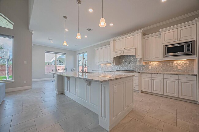 Building Photo - 16818 Calcots Dr
