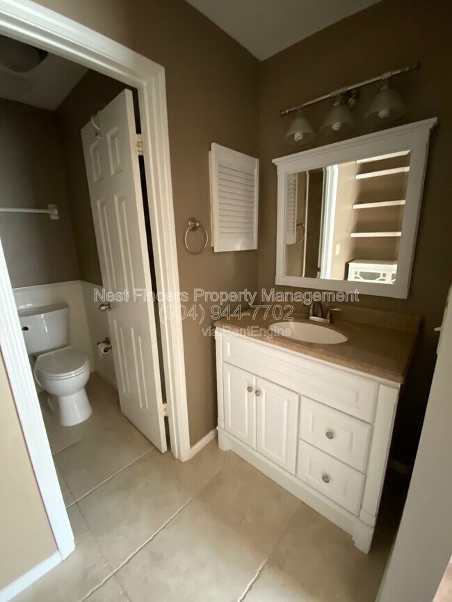 Building Photo - 7623 Baymeadows Cir W