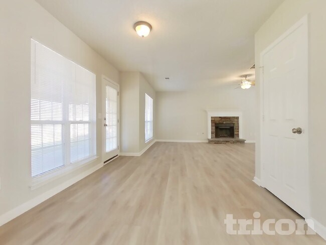 Building Photo - 5132 Meadows Lake Dr