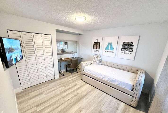 Building Photo - 118 1st Ter