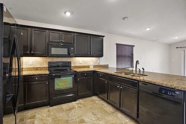 Building Photo - 581 Greenshank Dr
