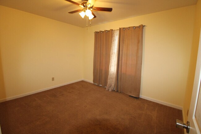 Building Photo - 2413 Hunt Club Rd