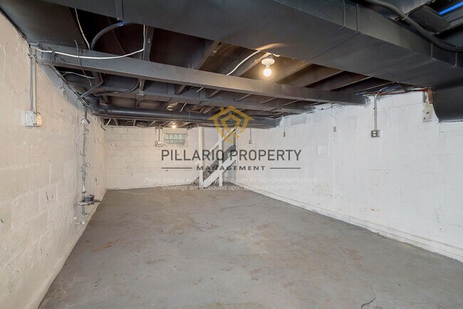 Building Photo - 615 N Gray St