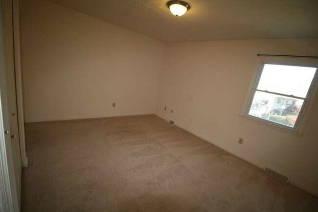 Building Photo - Welcome to East Hills      260218