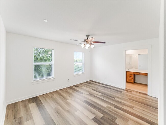 Building Photo - 2230 Memory Oaks Dr