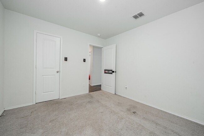 Building Photo - 1822 Barrie Wy