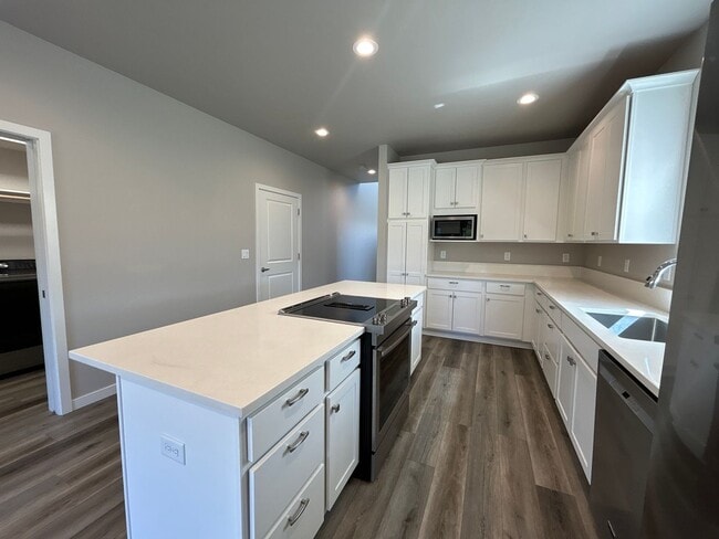 Building Photo - 2 Bedroom Townhouse in SW Redmond