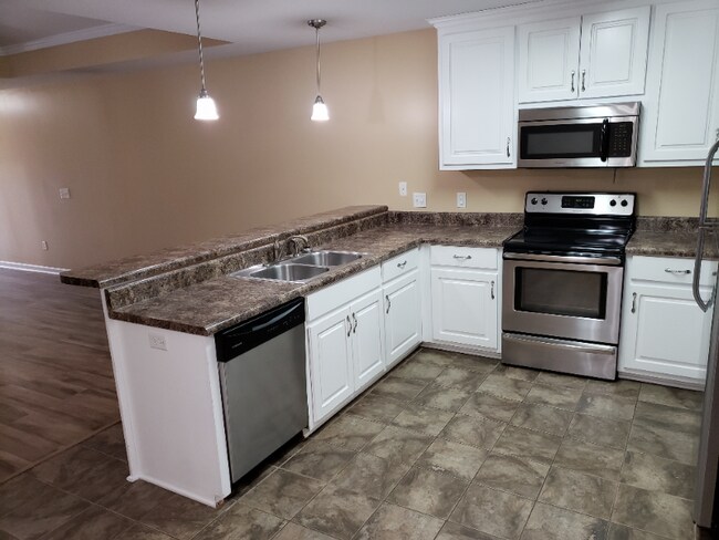 Building Photo - 120 Cody Dr