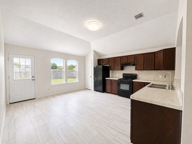 Building Photo - 1711 Dixon Ln