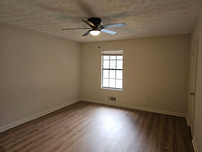 Building Photo - 490 S Jeff Davis Dr