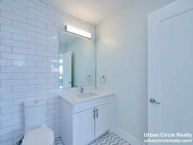 Building Photo - Spacious One Bed Now Available