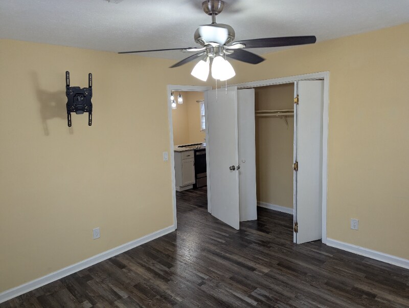 Building Photo - 858 Mann Rd