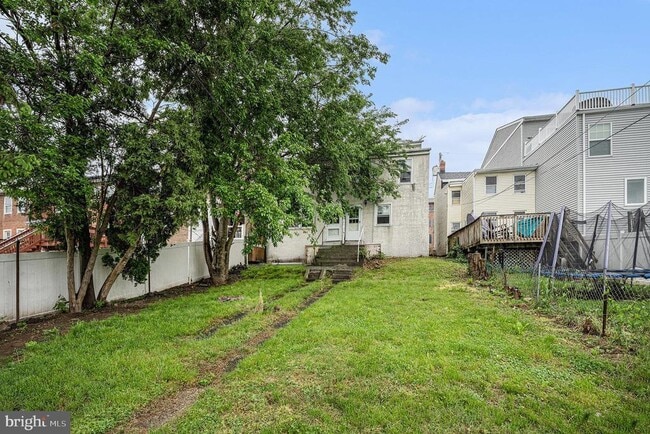 Building Photo - 363 Spring Mill Ave