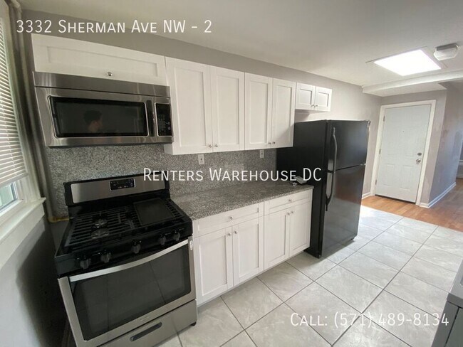 Building Photo - Updated 1BR+Den w/ private patio in heart ...