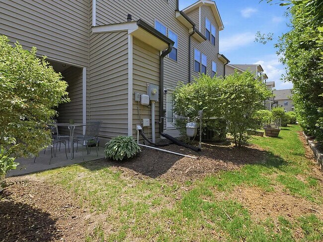 Building Photo - Lease OR Lease to Own
