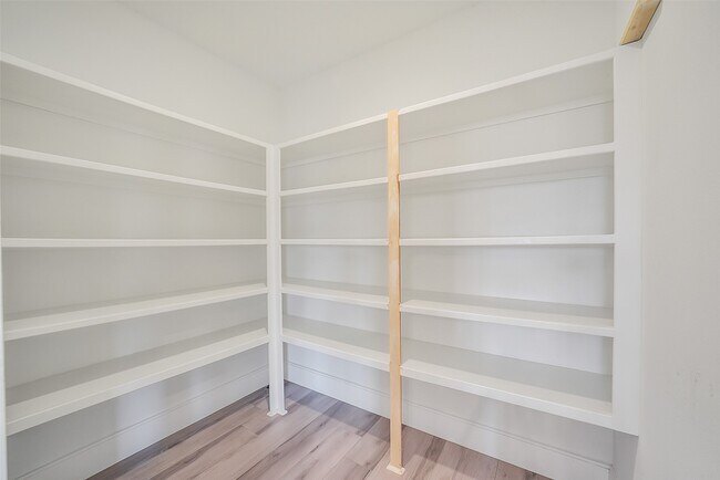 Building Photo - 1025 Arizona Dr