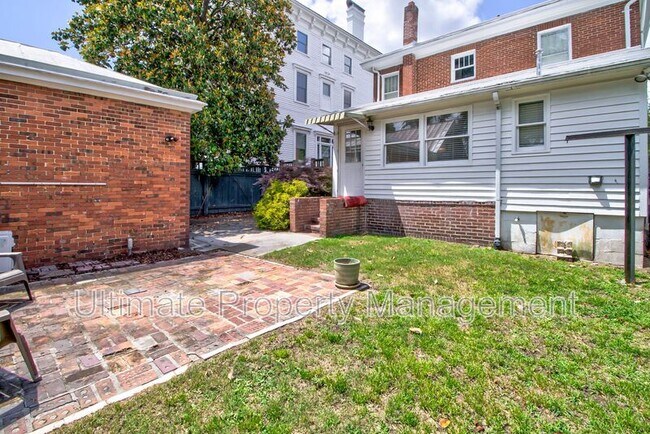 Building Photo - 206 Nun St