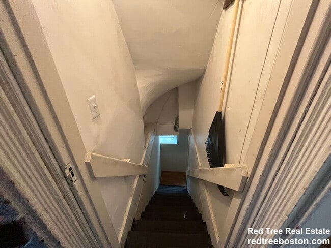 Building Photo - 17-19 Putnam Ave. Unit 17A