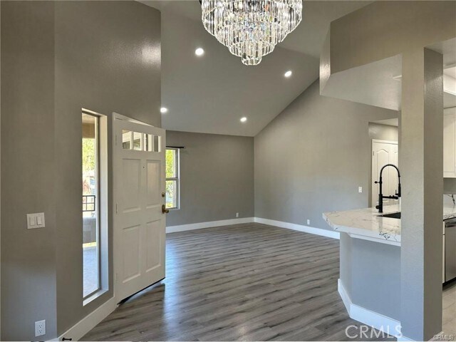 Building Photo - 33 Vassar Aisle