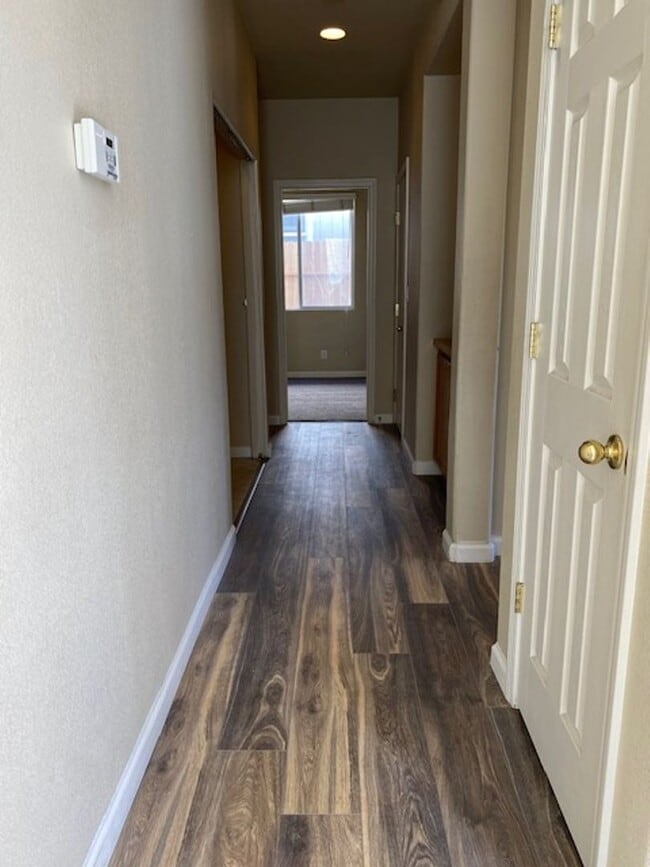 Building Photo - ~Beautiful 3 Bed 2 Bath House in Santa Rosa~