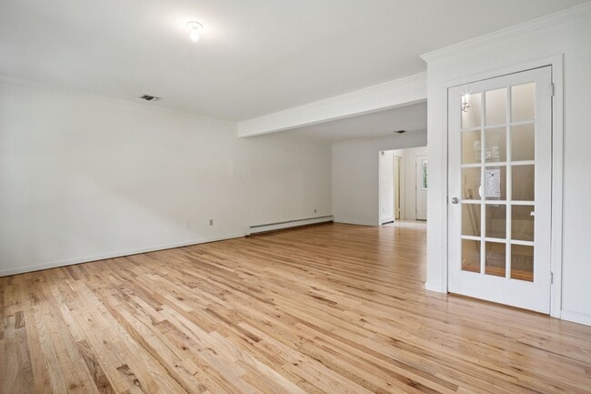 Building Photo - 611 Grove St
