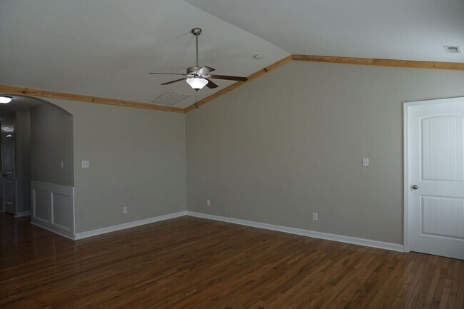 Building Photo - 3 Bedroom 2 Full bathrooms w/ Bonus room in Richlands!