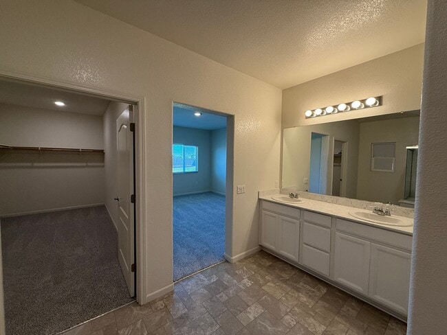 Building Photo - Single story home in with large backyard!