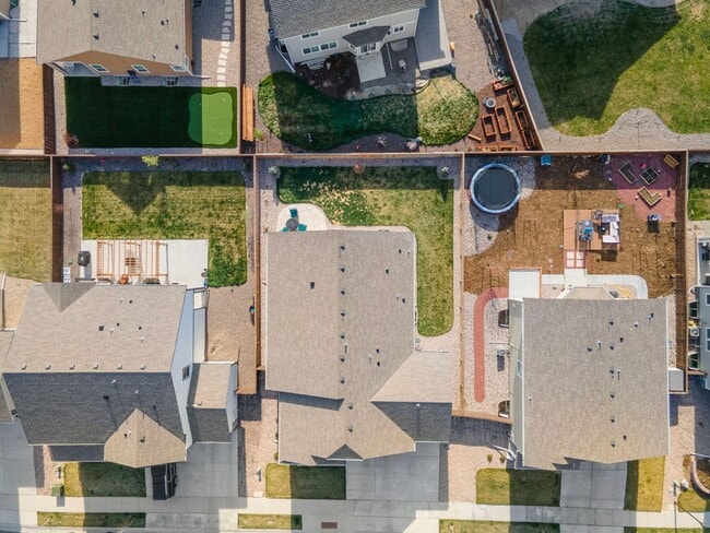 Building Photo - Gorgeous 5 Bed 3 Bath Home in North Loveland!