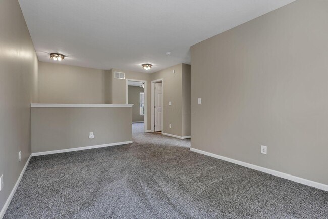 Building Photo - 1218 Green Dr