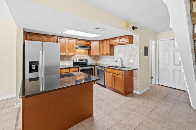 Building Photo - Oceanfront 2 Bedroom Condo with Stunning Views