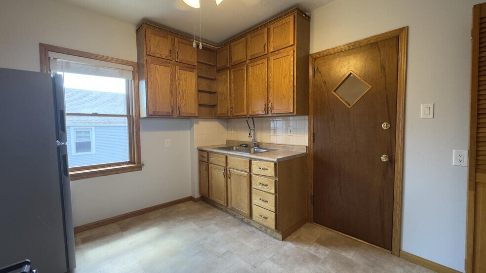 Building Photo - 3340 S Parnell Ave