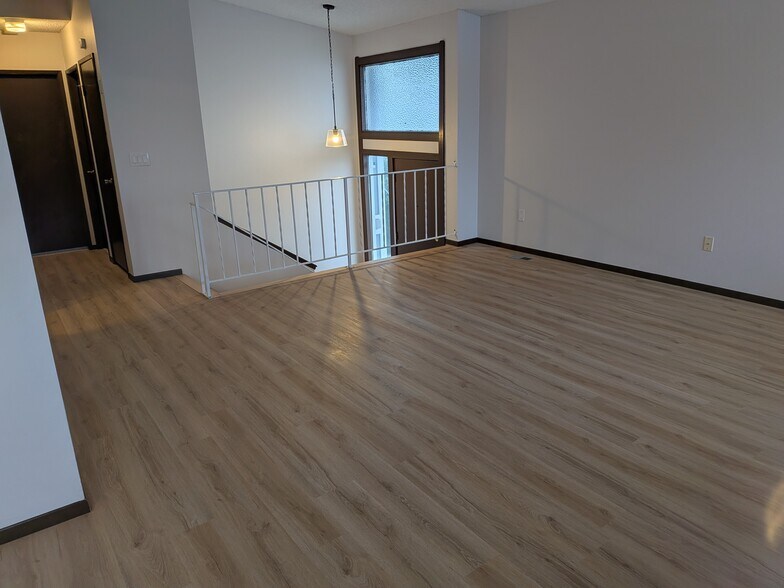 Building Photo - 1406 W Cora Ct