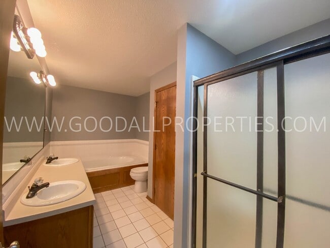 Building Photo - Executive Home - 4 Bedroom, 3.5 Bathroom in Country Club Neighborhood with Finished Basement