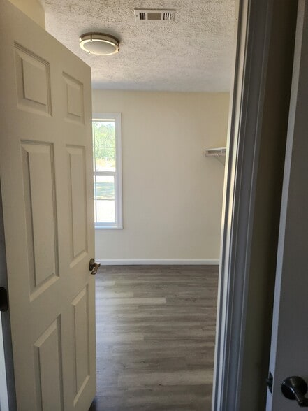 Building Photo - 7433 Dillon Ln