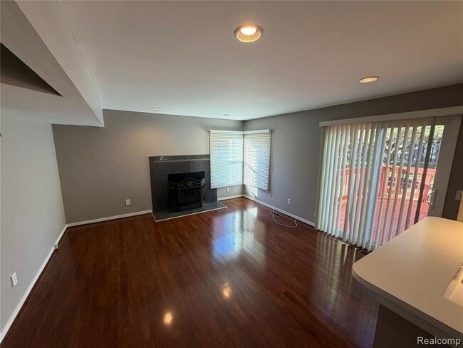 Building Photo - 39588 Squire Rd