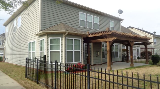 Building Photo - Welcome home to Cureton!