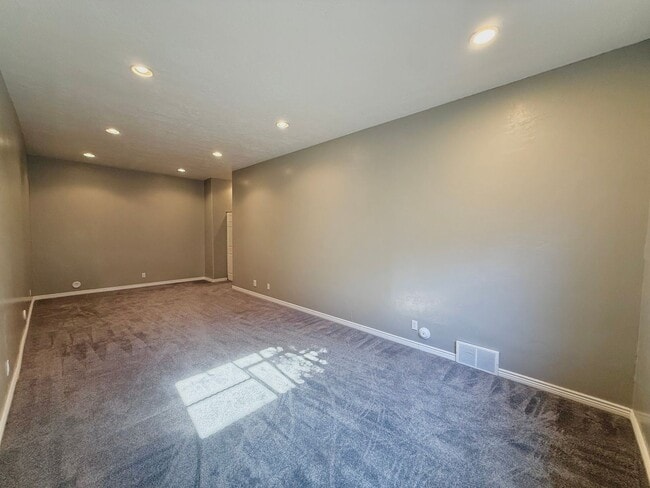 Building Photo - Garden Level in Luxury Home Available Now