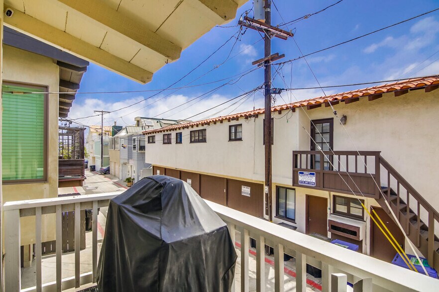 Building Photo - 2715 Strandway