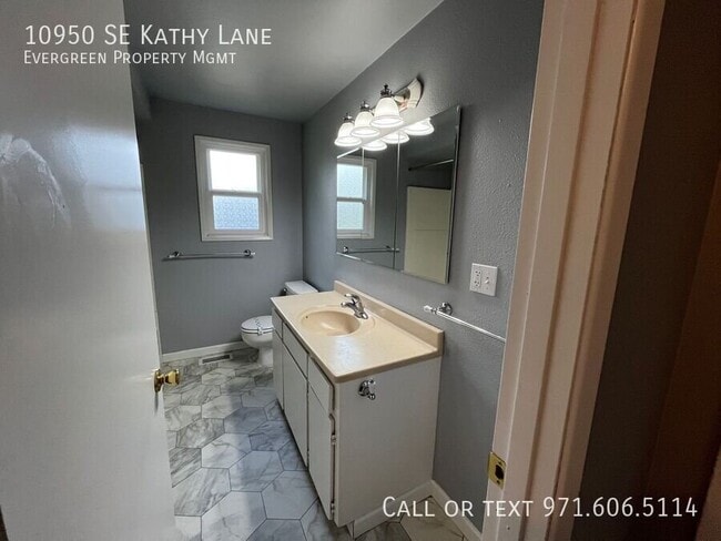 Building Photo - 10950 SE Kathy Ln