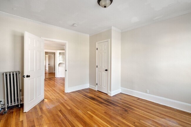 Building Photo - 193 Florence St