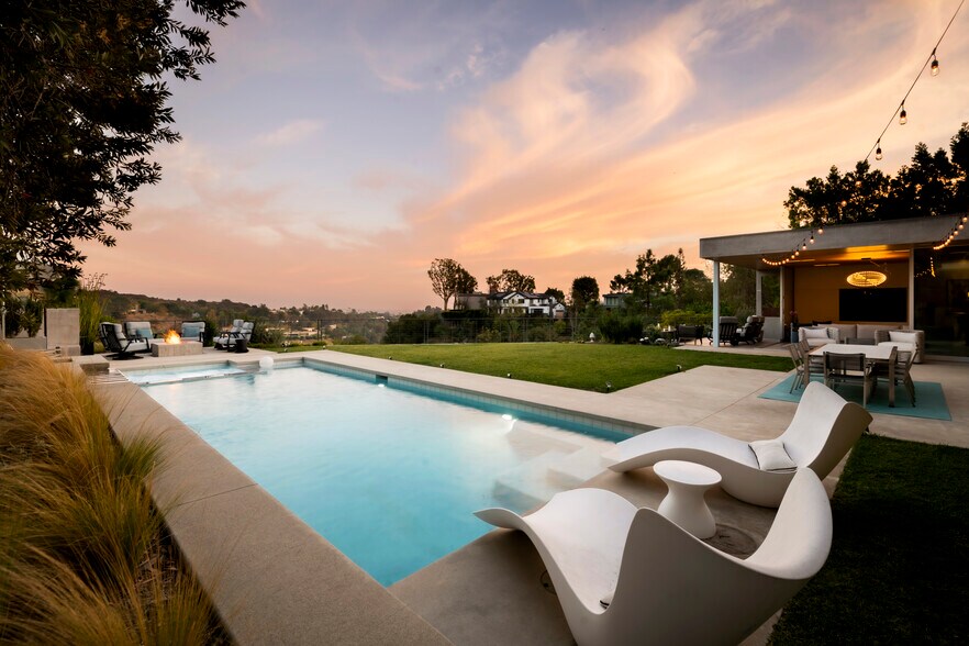 Building Photo - 2344 Banyan Dr