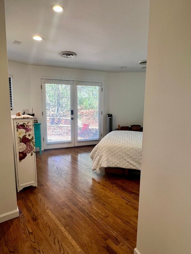 Building Photo - Furnished, 1-Year Long-Term Rental
