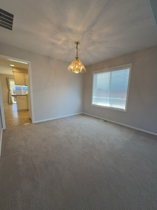 Building Photo - Three Bedroom, Two Bath in the Vineyards N...