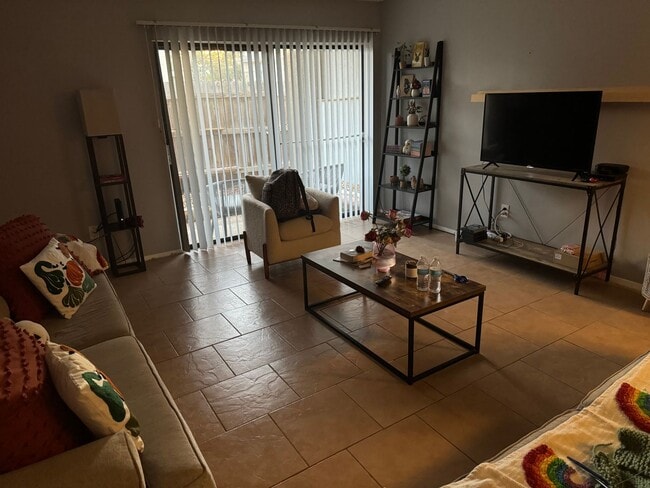 Building Photo - AUGUST PRE-LEASE!  Spacious 2 Bedroom 2 Bathroom on Bus Route!