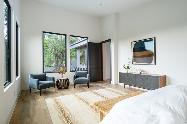 Building Photo - 5023 Lilac Ln