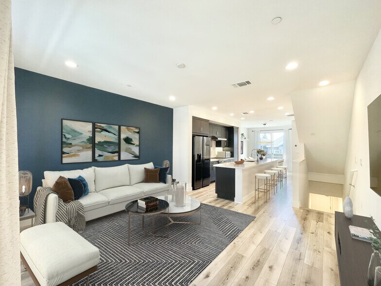 Living room - 2374 Filbert St