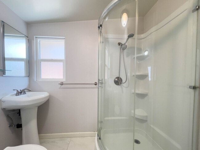 Building Photo - Charming 2BR Home in La Crescenta!