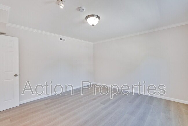 Building Photo - 3806 Century Dr