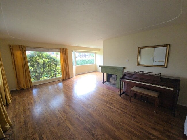 Building Photo - 3BD/2BA Eureka home is close to Sequoia Park, boasts infrared sauna!