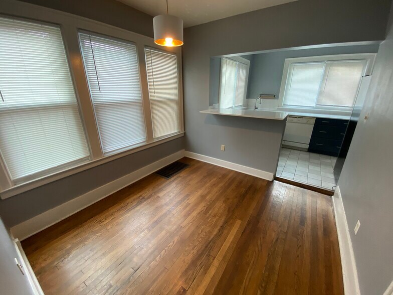 Dining Room - 3118 N Main St